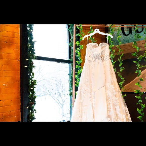 Oleg Cassini Wedding Dress - Picture 2 of 11